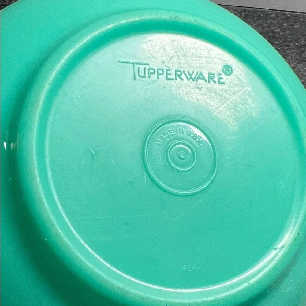 Vintage Tupperware Green Lettuce crisper Food Storage Bowl with Lid